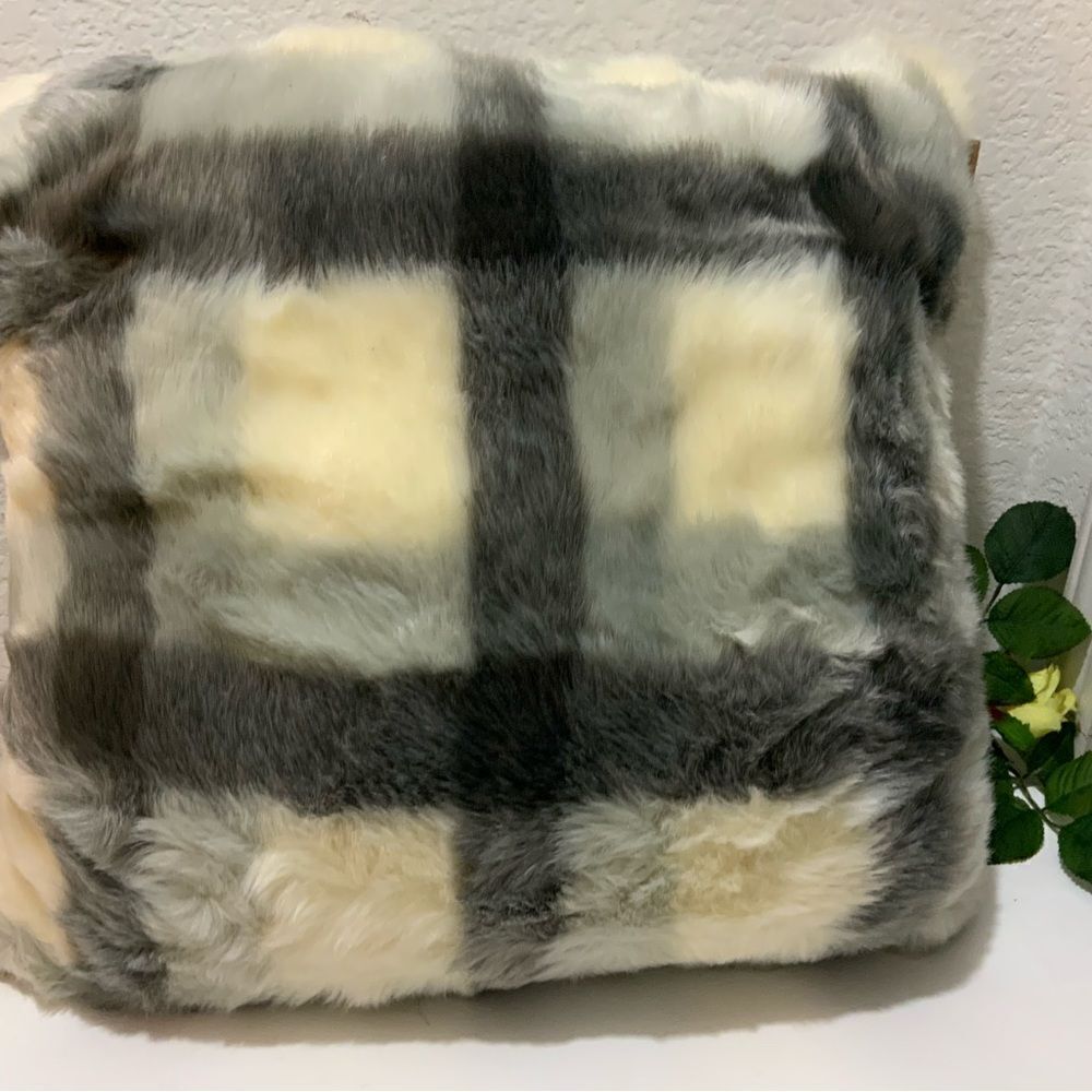 KOOLABURRA BY UGG Faux Fur  20" X 20" Bryce Light High Rise  DECORATIVE PILLOW